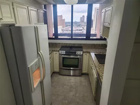5150 Hidalgo St #1403, Houston, TX 77056