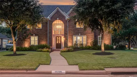 15706 Echo Lodge Dr, Houston, TX 77095