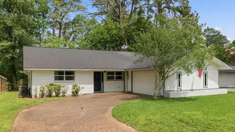 1705 Shady Oaks Dr, Conroe, TX 77301