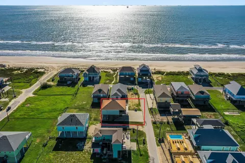 842 Sea Spray Dr, Crystal Beach, TX 77650