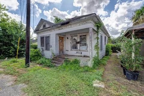 4 Canal Ct, Houston, TX 77011