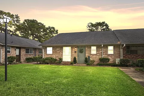 177 W Tri Oaks Ln #177, Houston, TX 77043