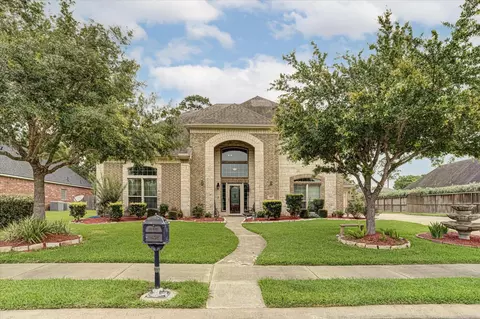 422 Old Orchard Dr, Dickinson, TX 77539