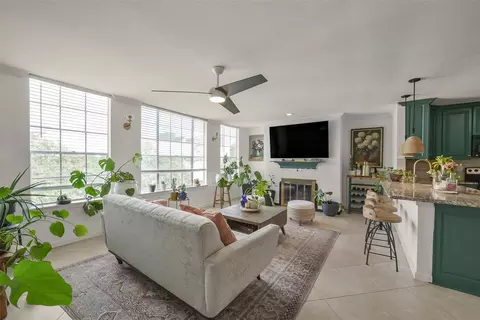 2333 Bering Dr #322, Houston, TX 77057