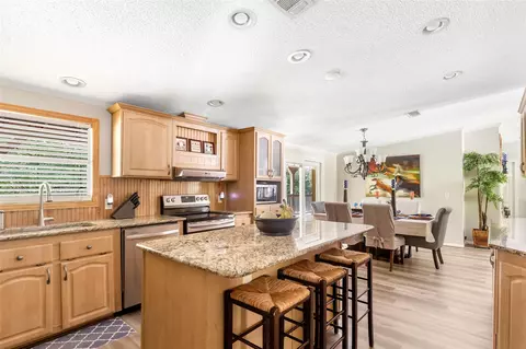 Kitchen - 29430 E Irvin Rd, Huffman, TX 77336 photo 3 of 4