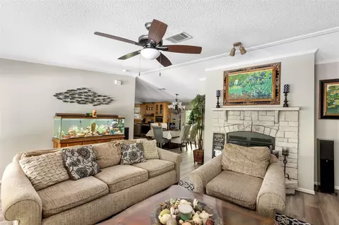 Living - 29430 E Irvin Rd, Huffman, TX 77336 photo 3 of 4