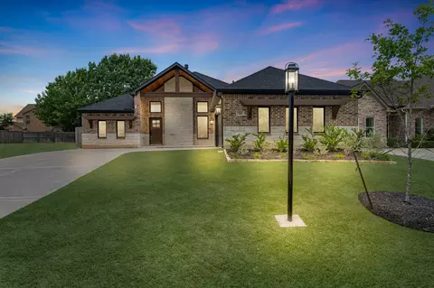 106 Wyndemere Dr, Montgomery, TX 77356