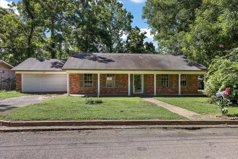 207 E Homewood Dr, Crockett, TX 75835