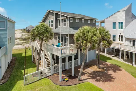 4247 Sandpiper Ln, Galveston, TX 77554