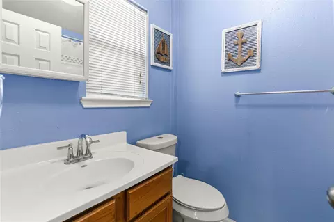 Bath - 308 Sea Bean St, Surfside Beach, TX 77541 photo 2 of 3