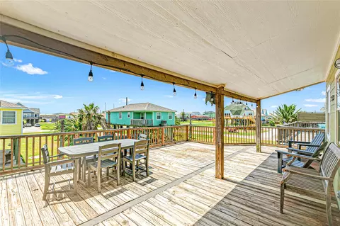 Exterior - 308 Sea Bean St, Surfside Beach, TX 77541 photo 4 of 5