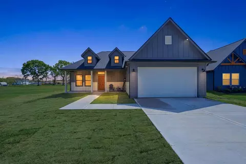 612 Austin St, West Columbia, TX 77486