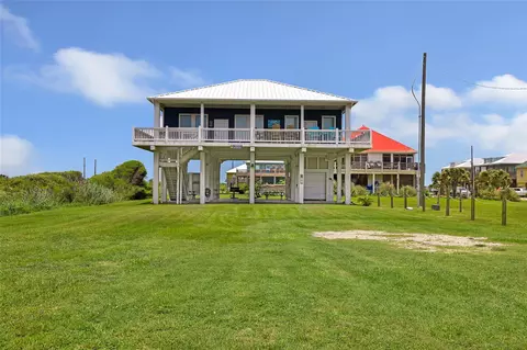 761 Bolivar Dunes Blvd, Gilchrist, TX 77617