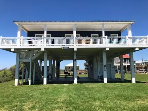761 Bolivar Dunes Blvd, Gilchrist, TX 77617