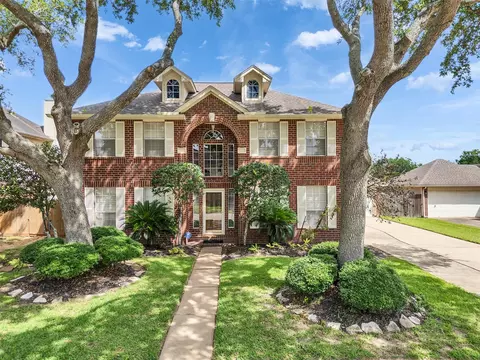 111 Water Oak Dr, League City, TX 77573