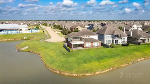 414 W Bend Dr, League City, TX 77573