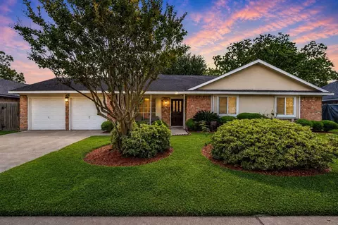 2421 Maxwell Ln, Deer Park, TX 77536