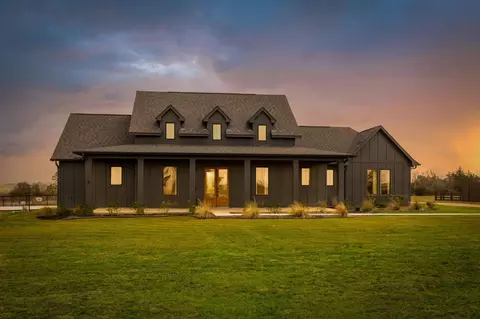115 Country View Ln, Schulenburg, TX 78956