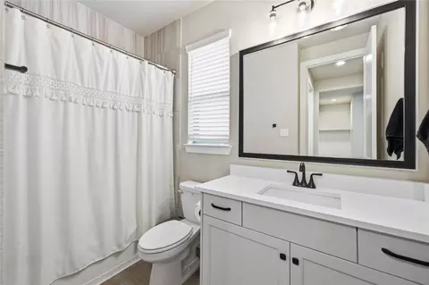Bath - 10757 Chinese Violet, Conroe, TX 77385 photo 3 of 5