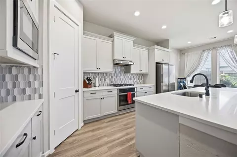 Kitchen - 10757 Chinese Violet, Conroe, TX 77385 photo 2 of 2