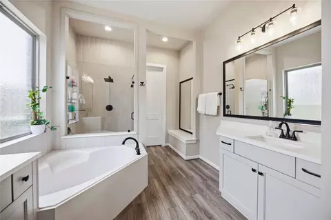 Bath - 10757 Chinese Violet, Conroe, TX 77385 photo 2 of 5
