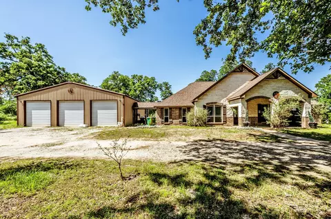 325 Planter Pointe Dr, Normangee, TX 77871