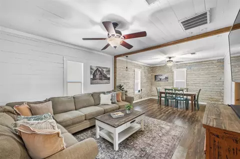 1903 Tigerpoint Rd, Brenham, TX 77833