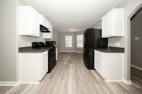 Kitchen - 28894 Llano River Loop, Spring, TX 77386 photo 2 of 2
