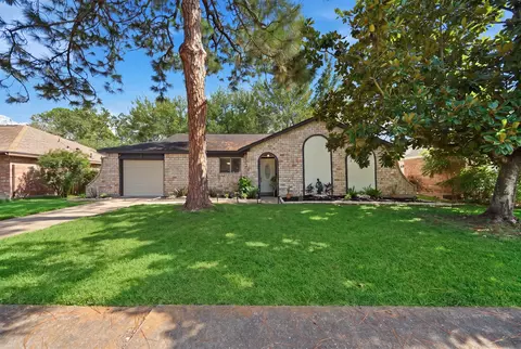 12510 White Plains Dr, Houston, TX 77089