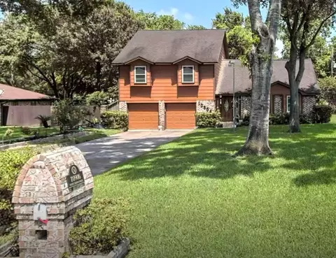 10906 White Thorn St, Houston, TX 77016