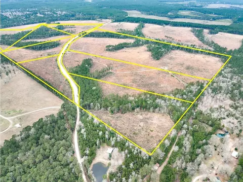 3 Hardin Hideout Rd # A, Moscow, TX 75960