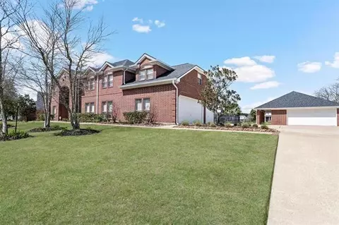 302 Waterwood Dr, Orange, TX 77630