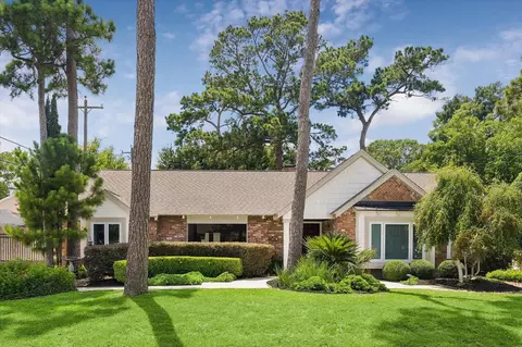 4615 Golf Dr, Houston, TX 77018