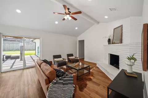 6107 Golden Forest Dr, Houston, TX 77092