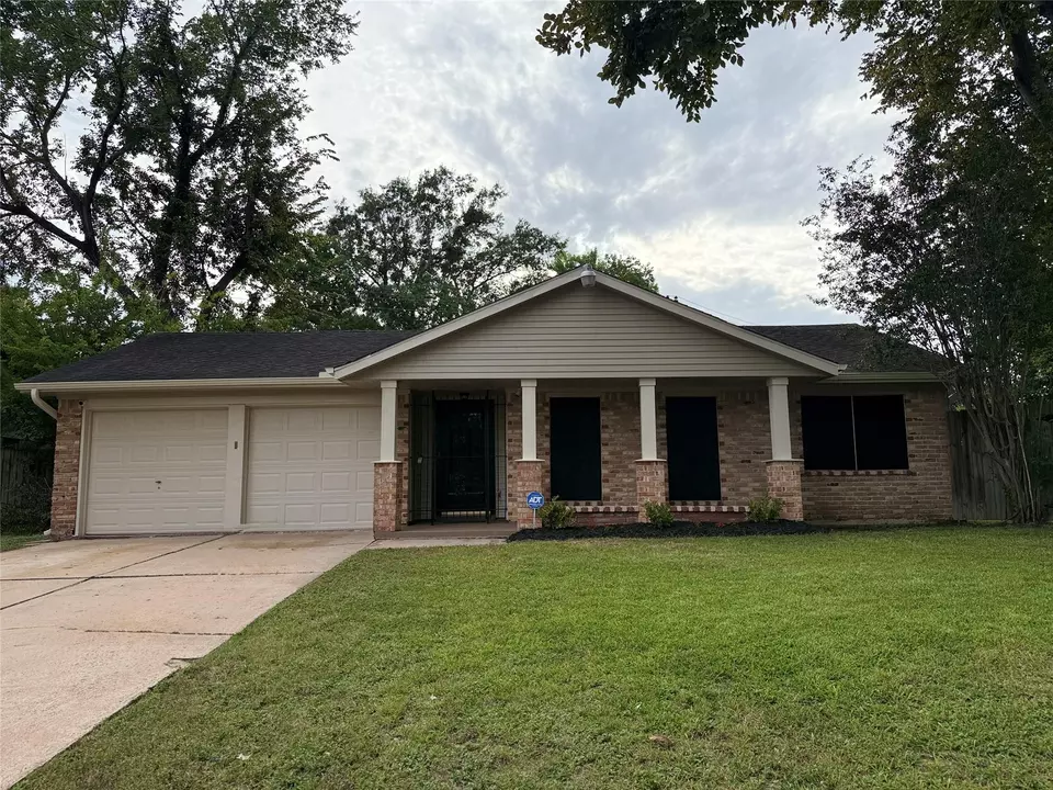 Exterior - 6734 Indian Lake Dr, Missouri City, TX 77489 photo 1 of 2