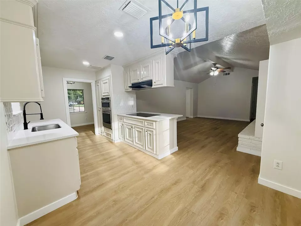 Kitchen - 6734 Indian Lake Dr, Missouri City, TX 77489 photo 3 of 3