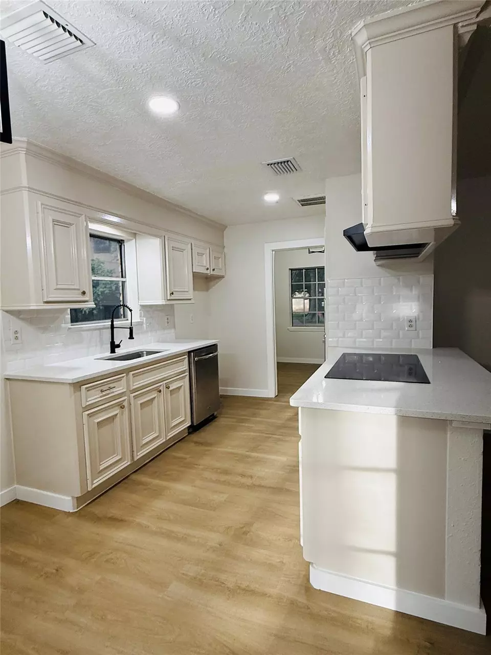 Kitchen - 6734 Indian Lake Dr, Missouri City, TX 77489 photo 2 of 3