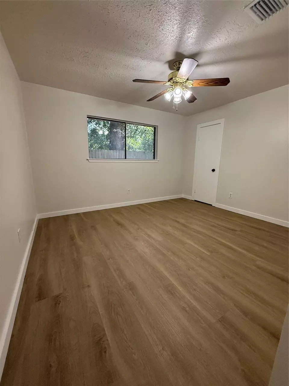 Bedroom - 6734 Indian Lake Dr, Missouri City, TX 77489 photo 2 of 4