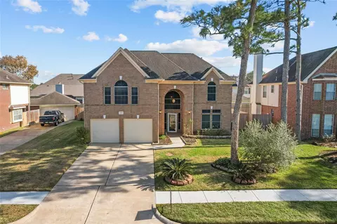2405 Evergreen Dr, Pearland, TX 77581