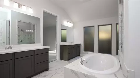 Bath - 15618 Turtlehead Trl, Conroe, TX 77302 photo 1 of 4