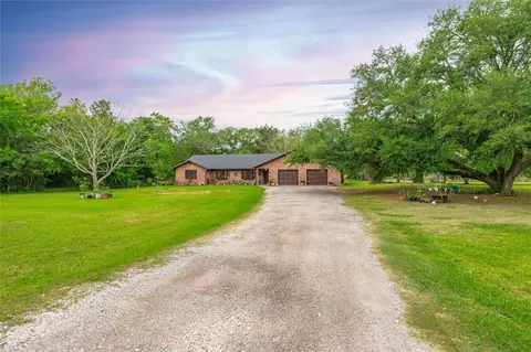 725 Thompson Rd, Alvin, TX 77511