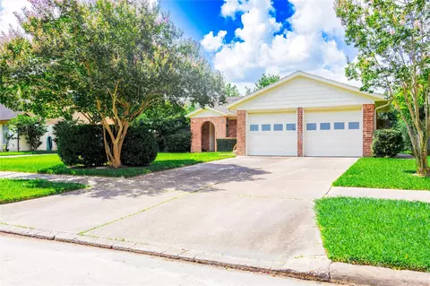 12231 Meadowdale Dr, Stafford, TX 77477