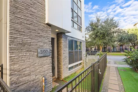 2830 Clay St, Houston, TX 77003