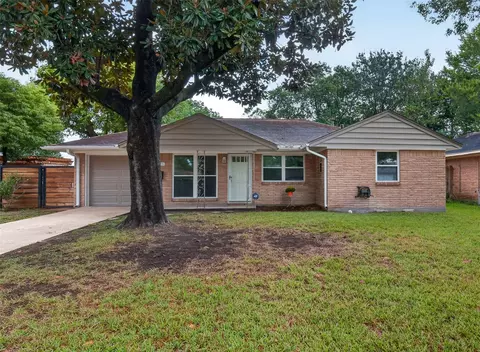 11227 Greenwillow St, Houston, TX 77035