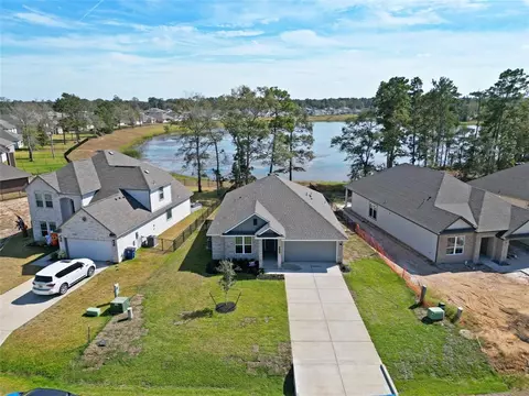 433 Shoreview Dr, Conroe, TX 77303 photo 1