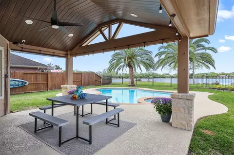 3288 Gladewater Ln, League City, TX 77573