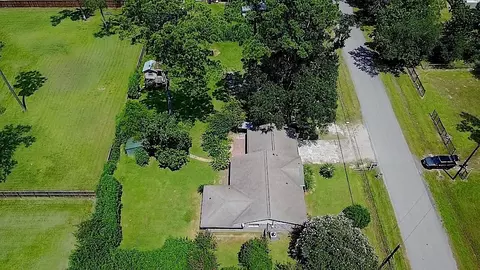 1102 Big Deer Dr, Crosby, TX 77532