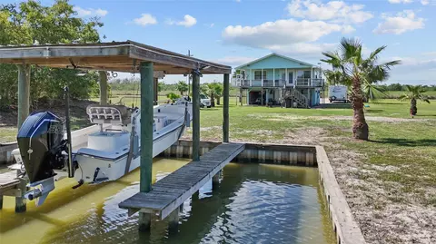 540 Bayou Ave, Anahuac, TX 77514