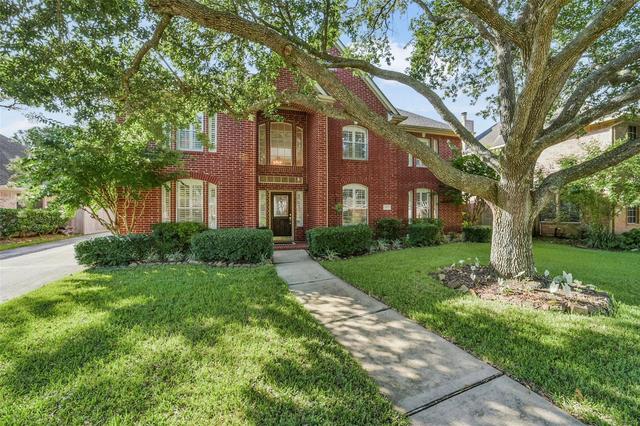 3710 Pine Tree Dr, Pearland, TX 77581