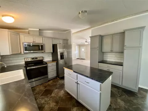 Kitchen - 287 Pine Ln, Onalaska, TX 77360 photo 2 of 4